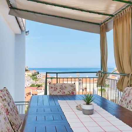 Sea View Apartment Sandra In Mali Lošinj Kültér fotó