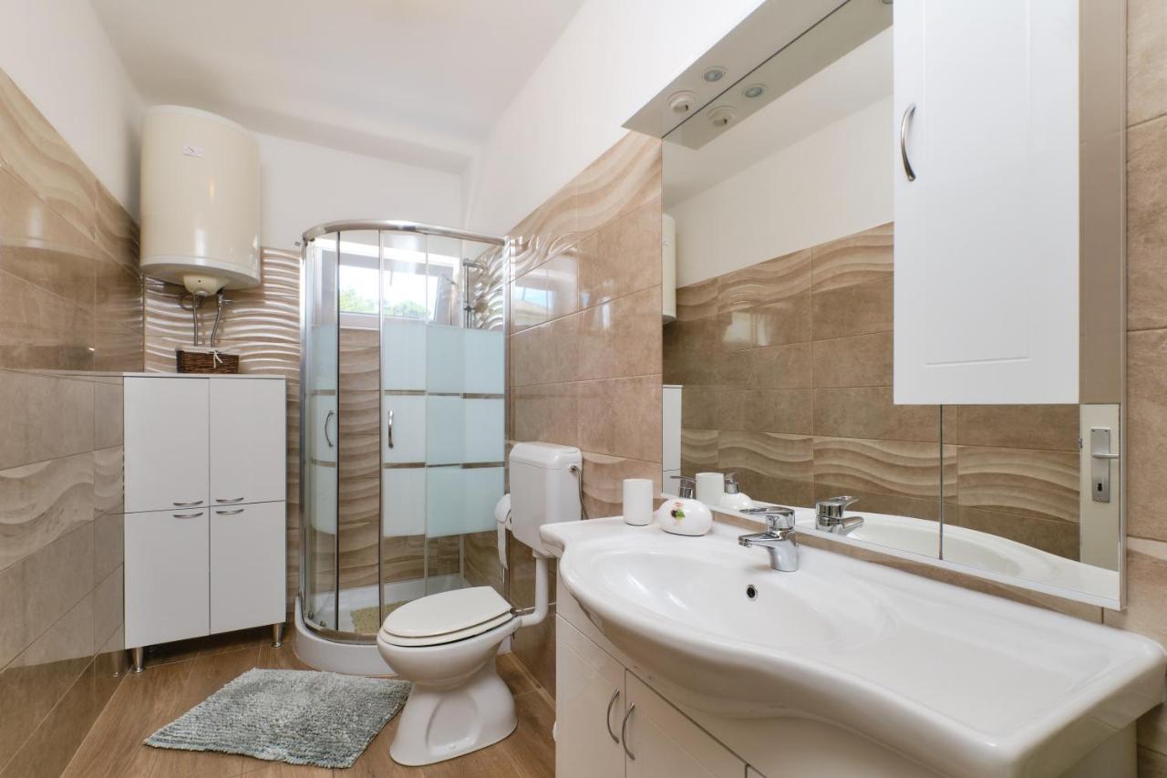 Sea View Apartment Sandra In Mali Lošinj Kültér fotó