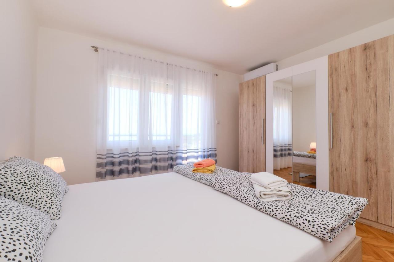 Sea View Apartment Sandra In Mali Lošinj Kültér fotó