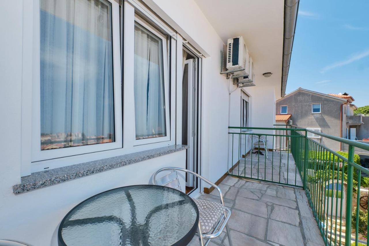 Sea View Apartment Sandra In Mali Lošinj Kültér fotó