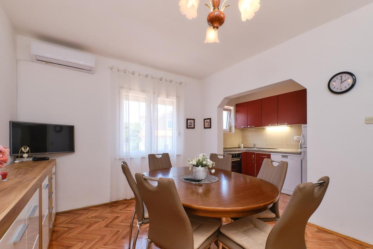 Sea View Apartment Sandra In Mali Lošinj Kültér fotó