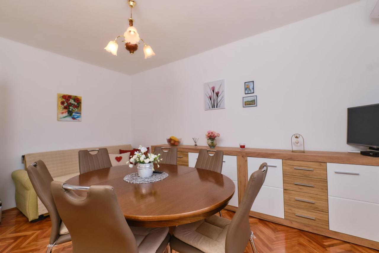 Sea View Apartment Sandra In Mali Lošinj Kültér fotó