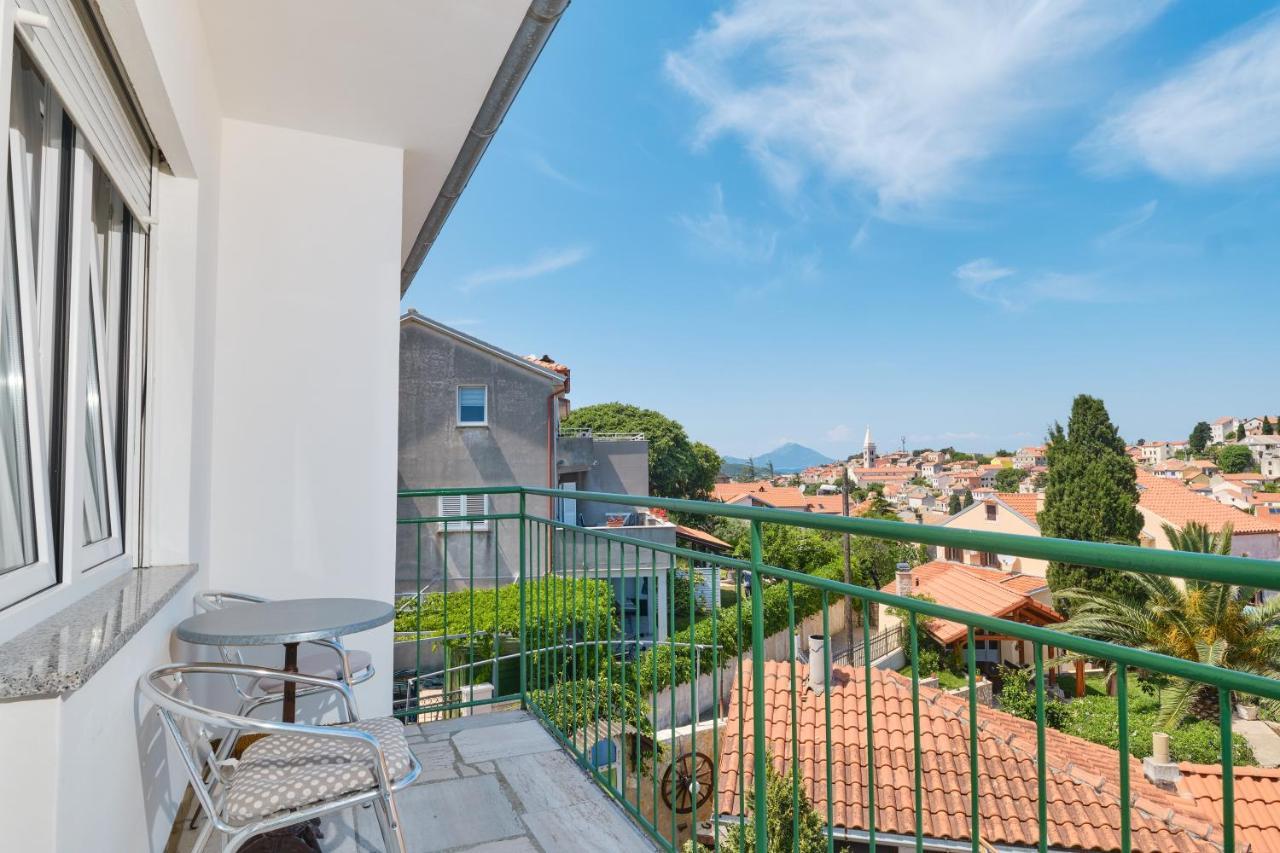 Sea View Apartment Sandra In Mali Lošinj Kültér fotó