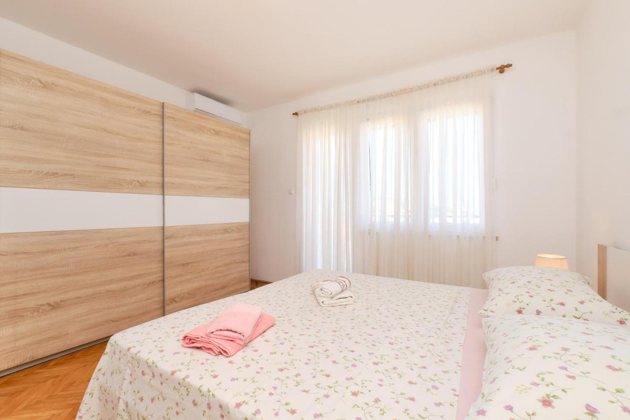 Sea View Apartment Sandra In Mali Lošinj Kültér fotó