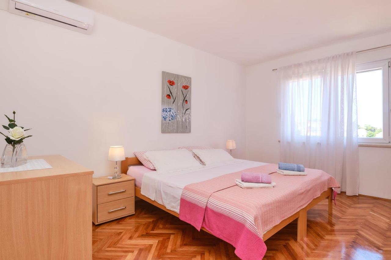 Sea View Apartment Sandra In Mali Lošinj Kültér fotó