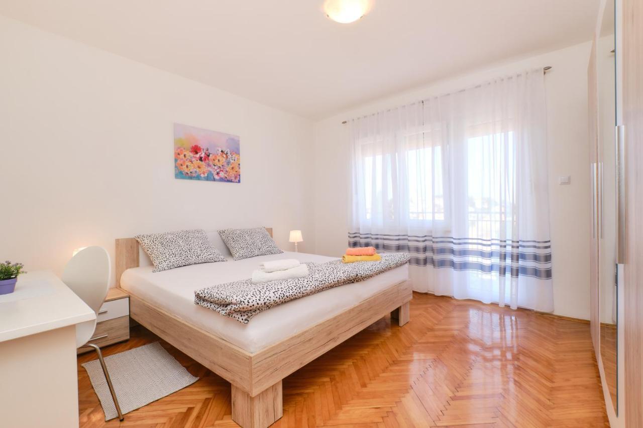 Sea View Apartment Sandra In Mali Lošinj Kültér fotó